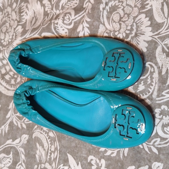 Tory Burch Shoes - TORY BURCH Teal Turquoise Patent Leather Reva Flat Scrunch Back SZ 7.5